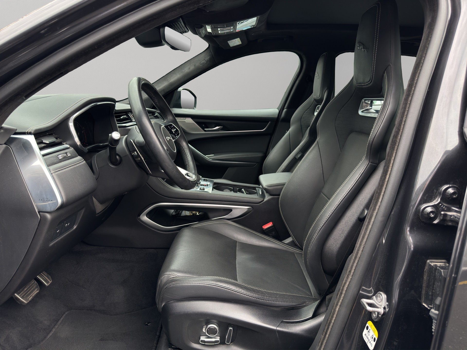 JAGUAR F-Pace 3.0 D I6 R-Dynamic HSE AWD - 16