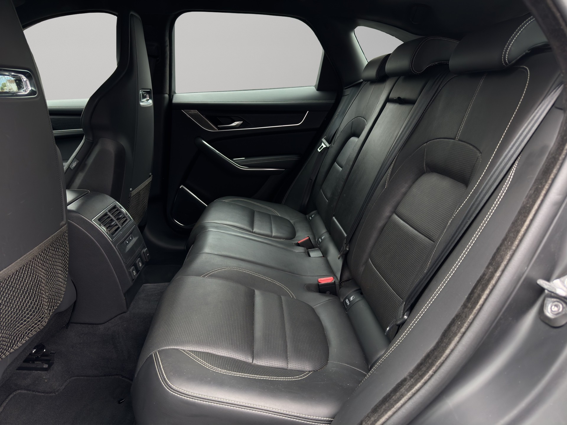 JAGUAR F-Pace 3.0 D I6 R-Dynamic HSE AWD - 17