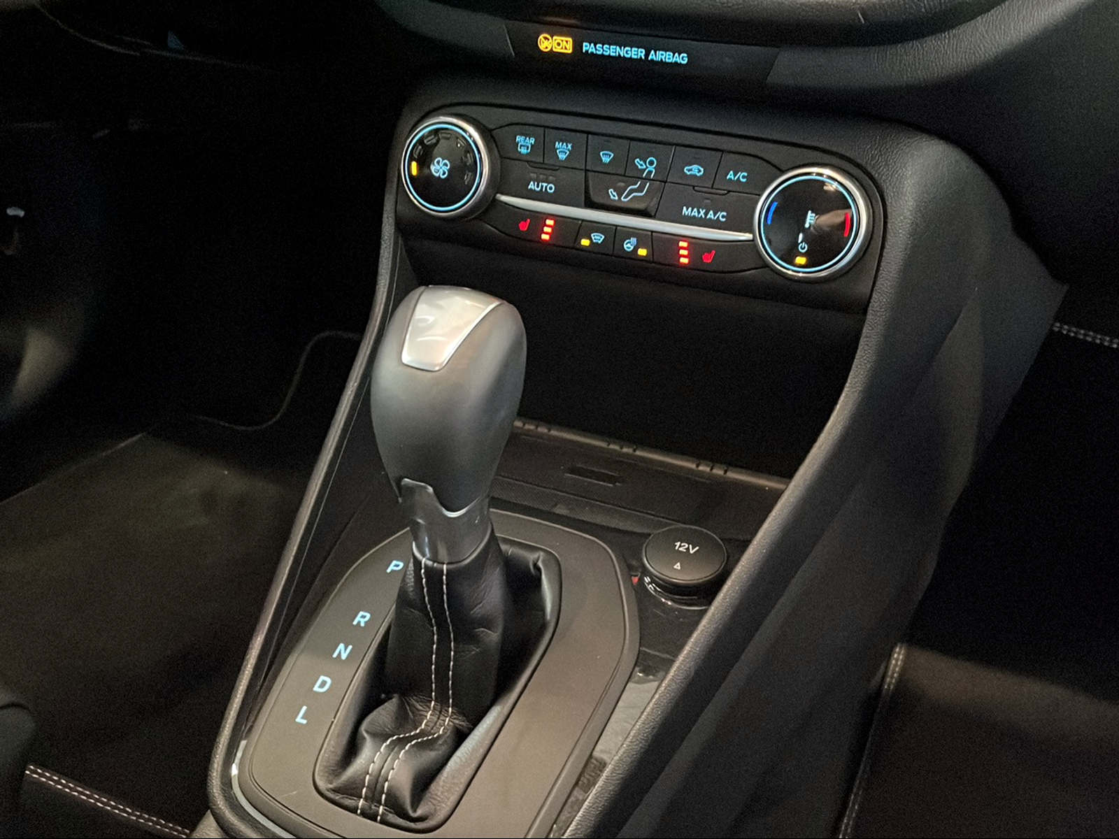 FORD Fiesta 1.0 EcoB Hybrid Titanium Vignale - 8