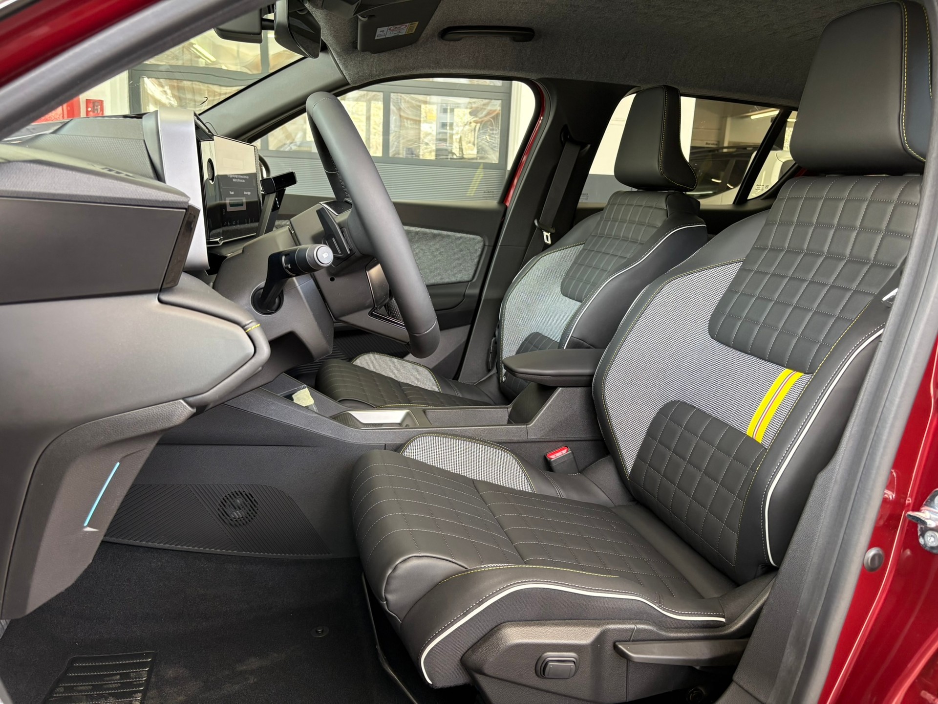 RENAULT R4 E-Tech CR 52kWh Iconic - 7