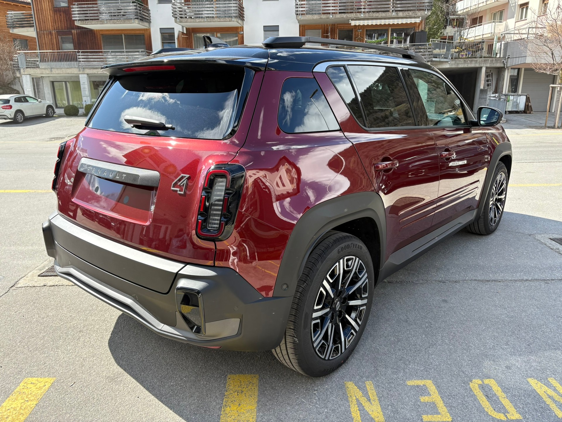 RENAULT R4 E-Tech CR 52kWh Iconic - 3