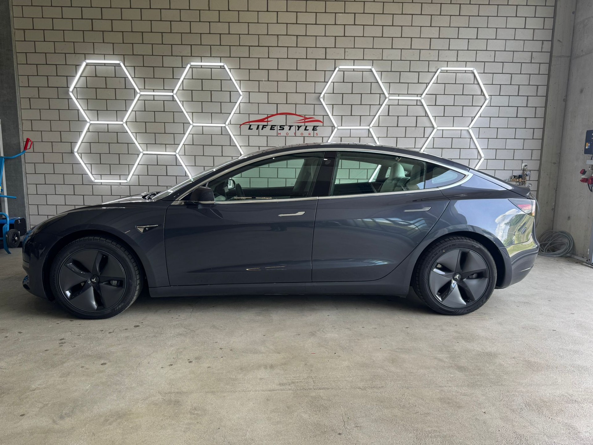 TESLA Model 3 Long Range Dual Motor AWD - 2