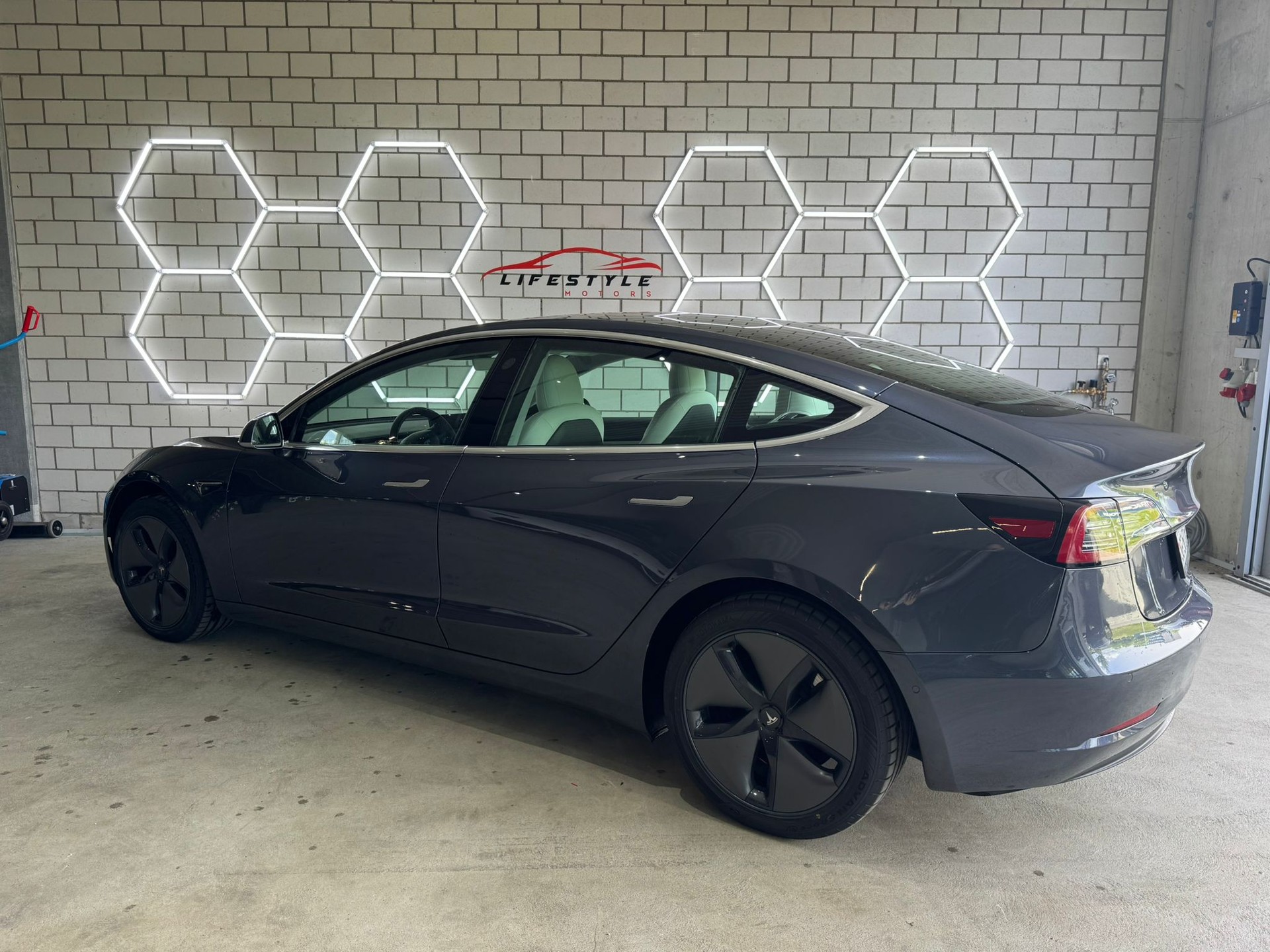 TESLA Model 3 Long Range Dual Motor AWD - 3