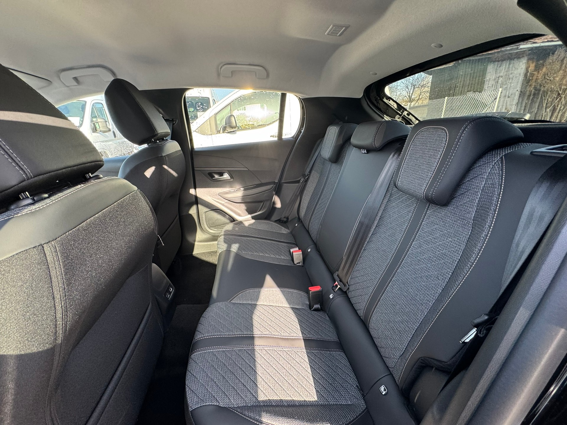 PEUGEOT 208 1.2 MHEV 110 Allure Premium - 7