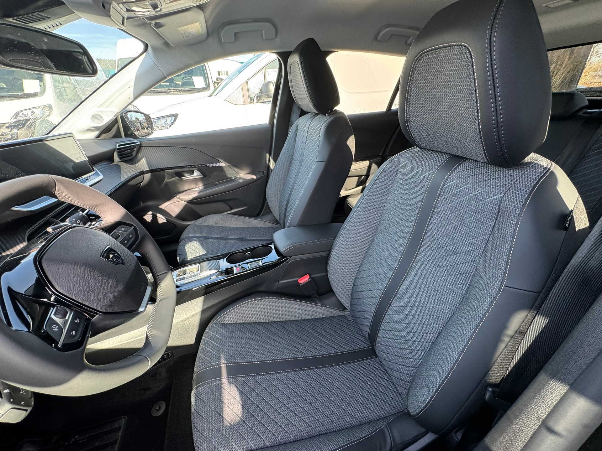 PEUGEOT 208 1.2 MHEV 110 Allure Premium - 6