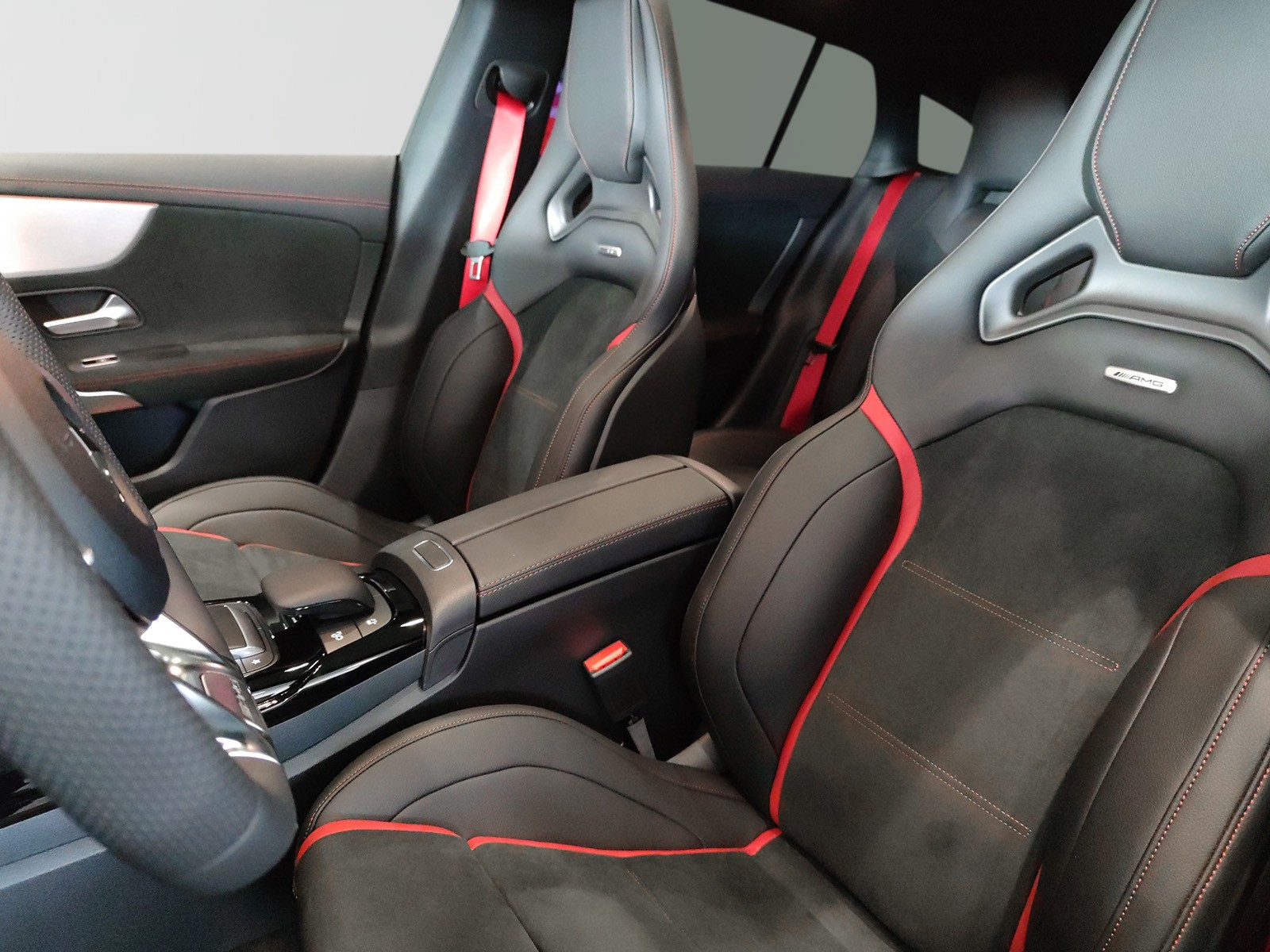 MERCEDES-BENZ CLA 35 AMG 4Matic Shooting Brake - 11