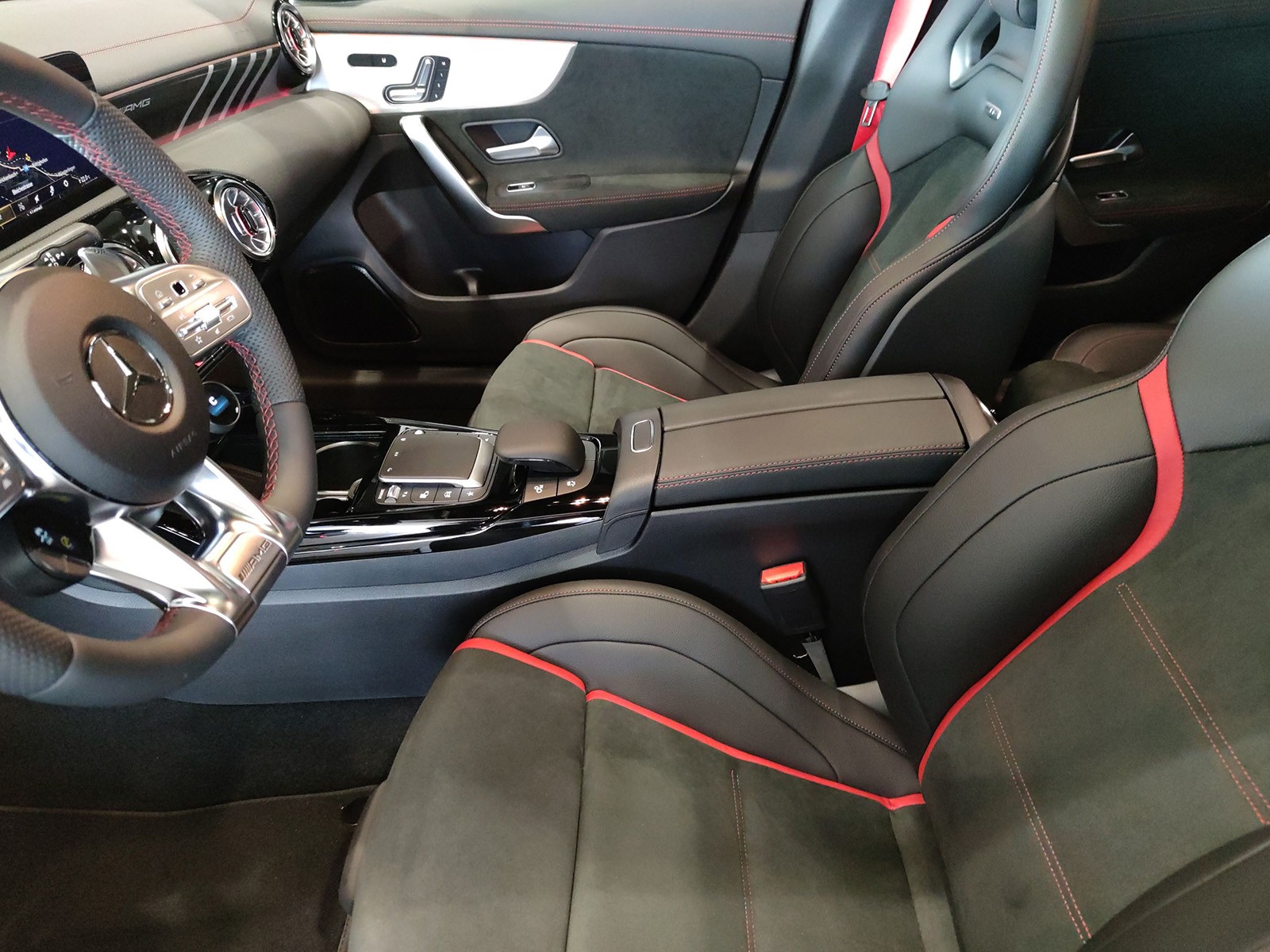 MERCEDES-BENZ CLA 35 AMG 4Matic Shooting Brake - 10