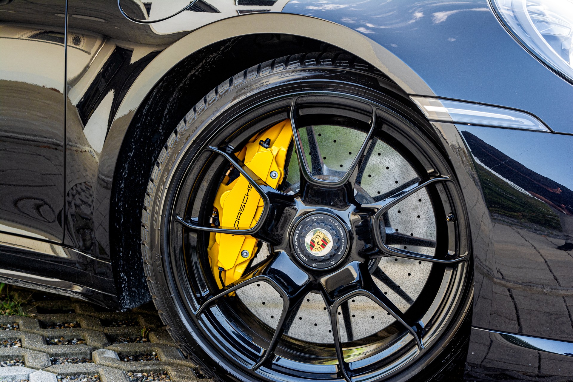 PORSCHE 911 Turbo S Cabriolet PDK - 28