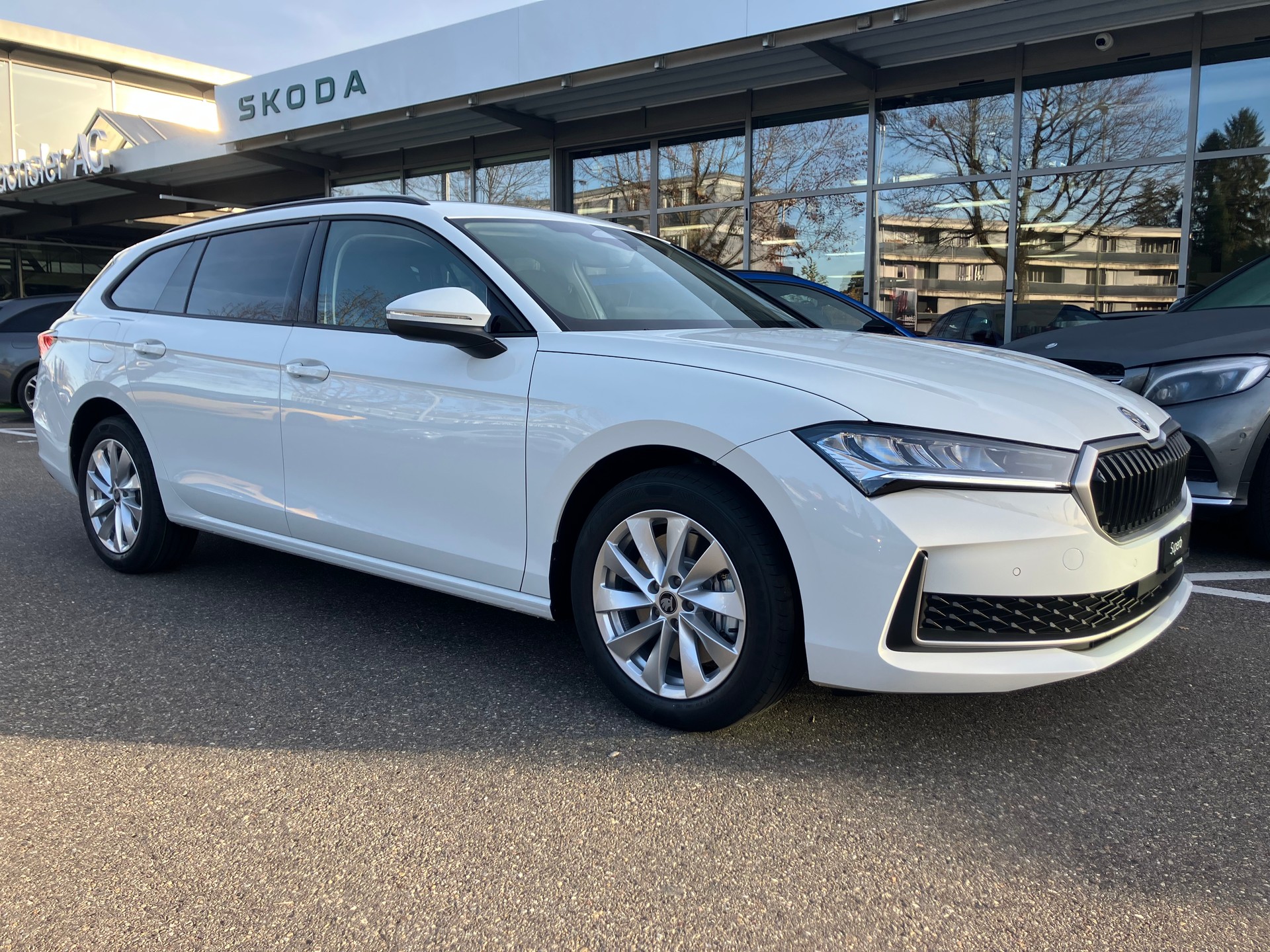 SKODA Superb Combi 2.0 TDi Selection 4x4 DSG - 2