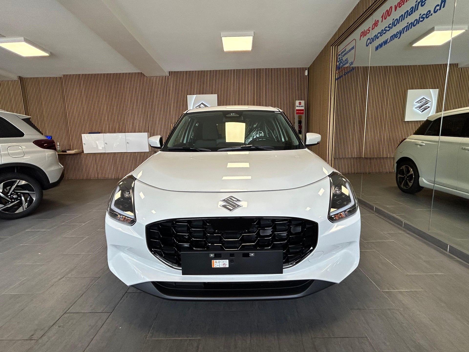 SUZUKI Swift 1.2 Compact Top Hybrid - 3