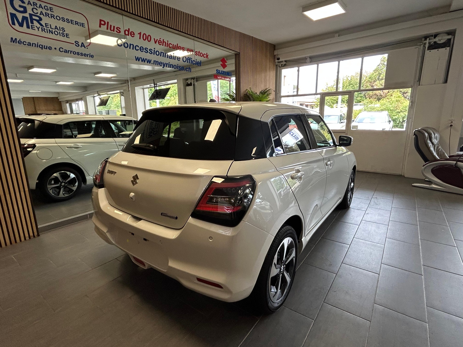 SUZUKI Swift 1.2 Compact Top Hybrid - 7