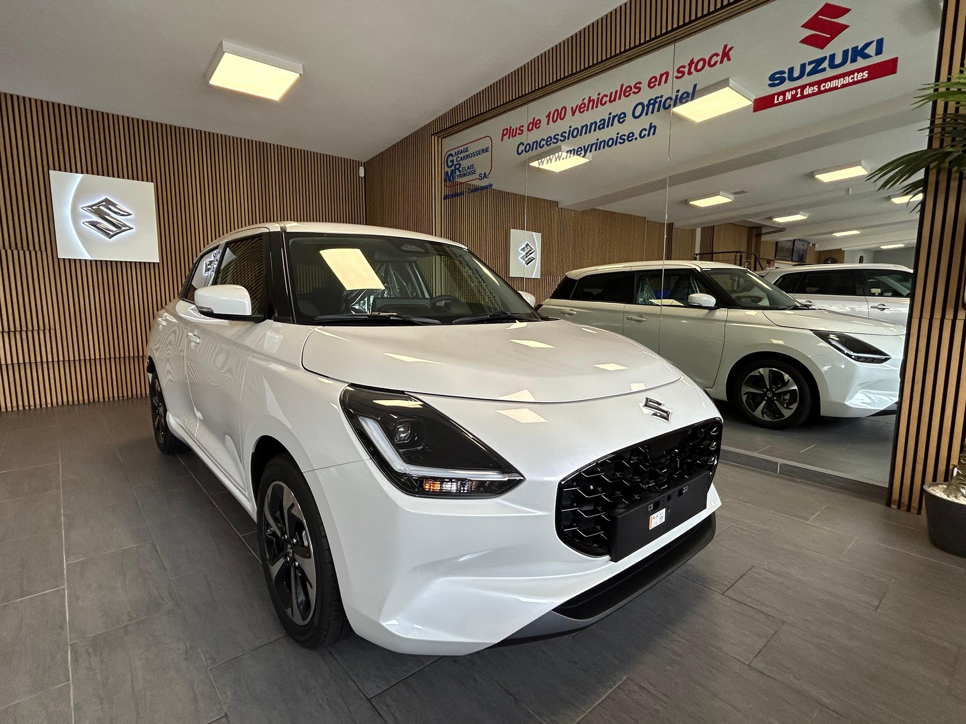 SUZUKI Swift 1.2 Compact Top Hybrid - 2