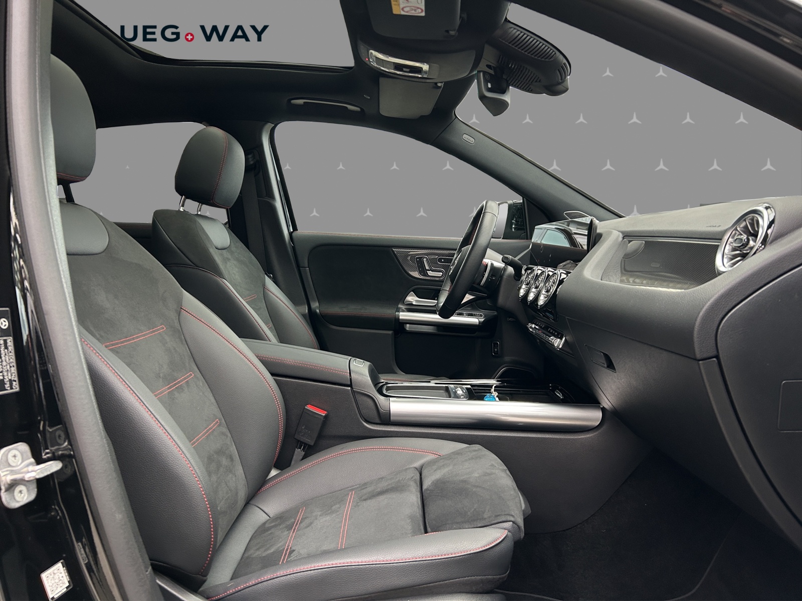 MERCEDES-BENZ GLA 250 4Matic 8G-DCT - 17