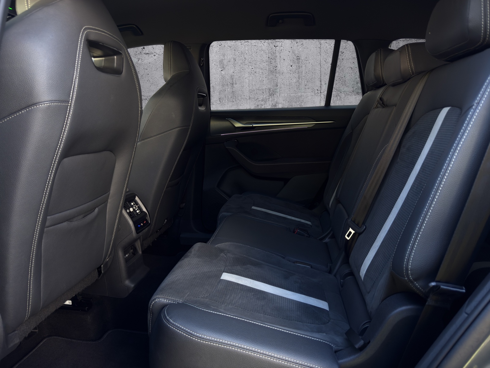 SKODA Kodiaq 2.0 TDI Sportline 4x4 *CH-Fahrzeug* - 9