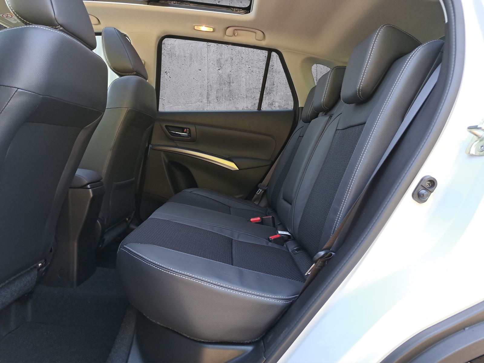 SUZUKI S‑Cross 1.4 T Compact Top Hybrid-13