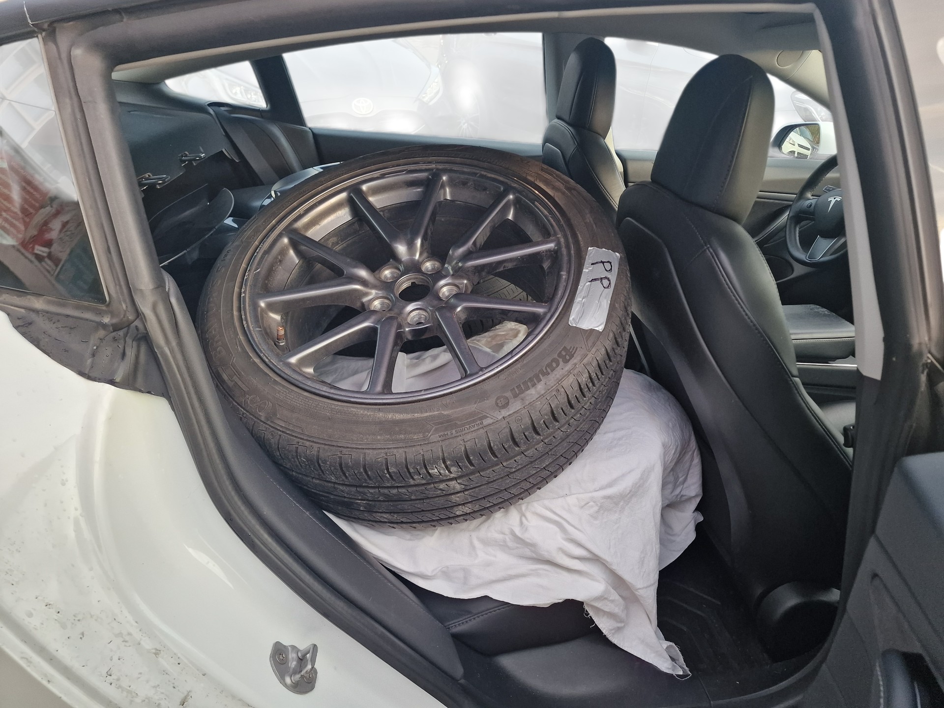 TESLA Model 3 Long Range Dual Motor AWD 12Mt Gara MFK Neu 8x Alu - 11