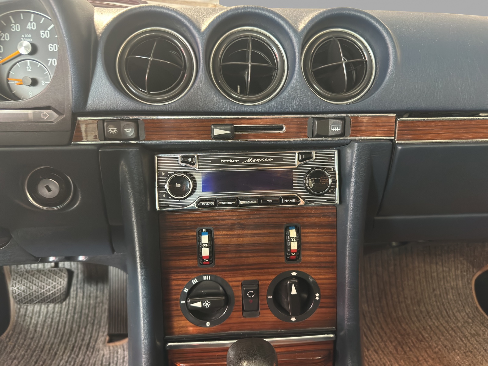 MERCEDES-BENZ 380 SL - 11