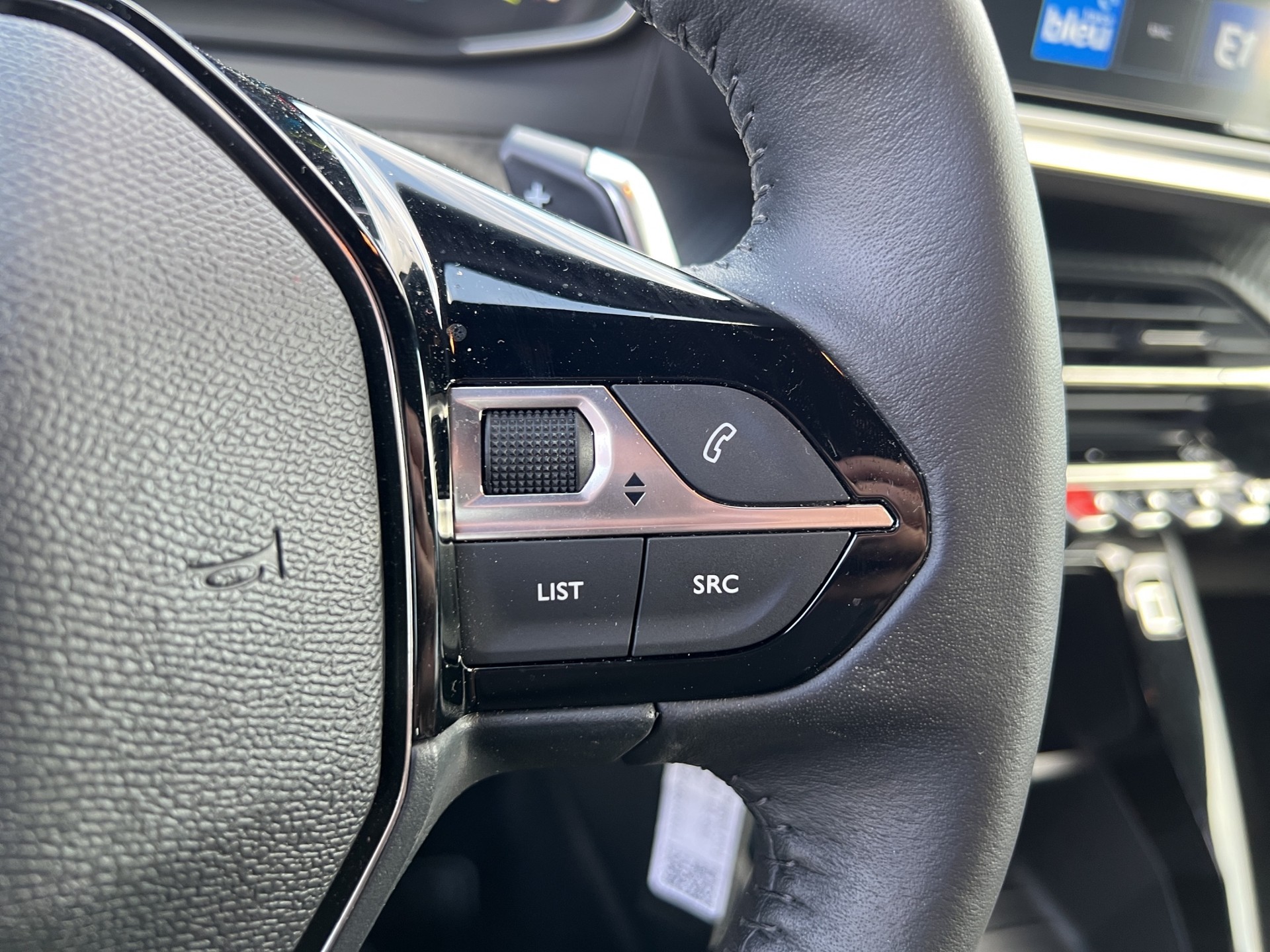 PEUGEOT 2008 1.2 Hybrid 145 Style - 30