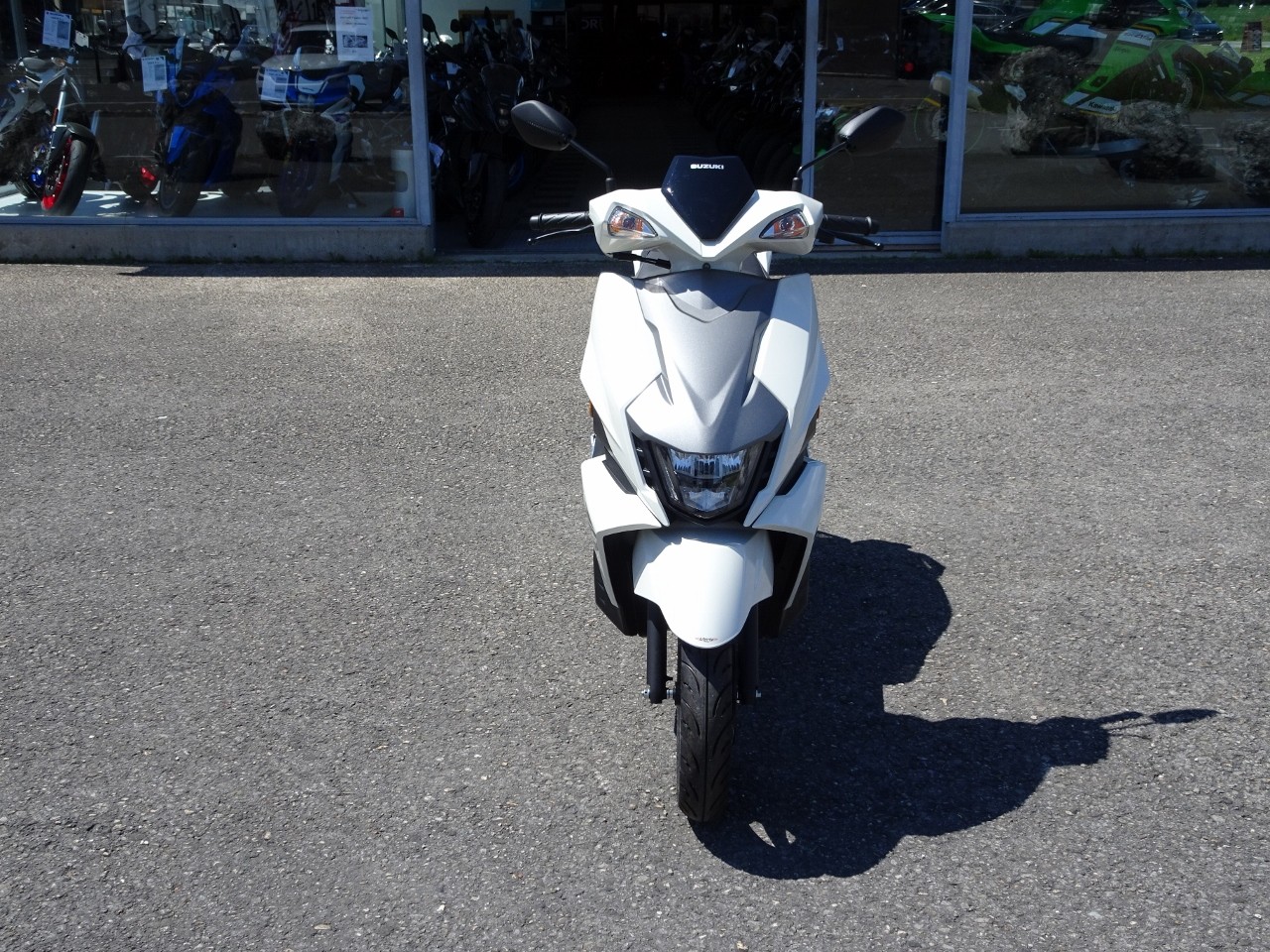 SUZUKI UN 125 Avenis - 3