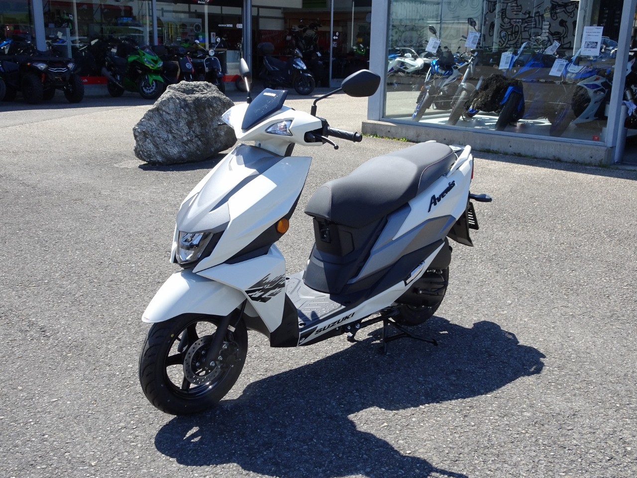 SUZUKI UN 125 Avenis - 4