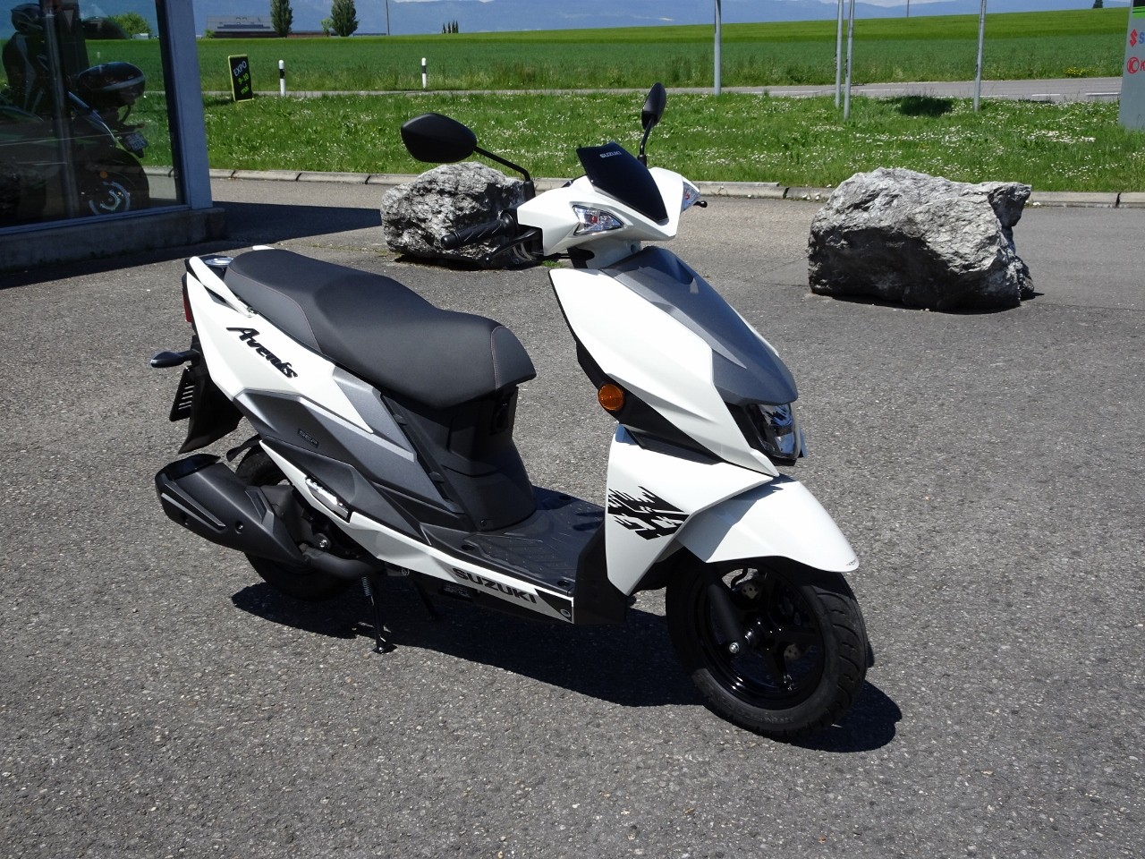 SUZUKI UN 125 Avenis - 2