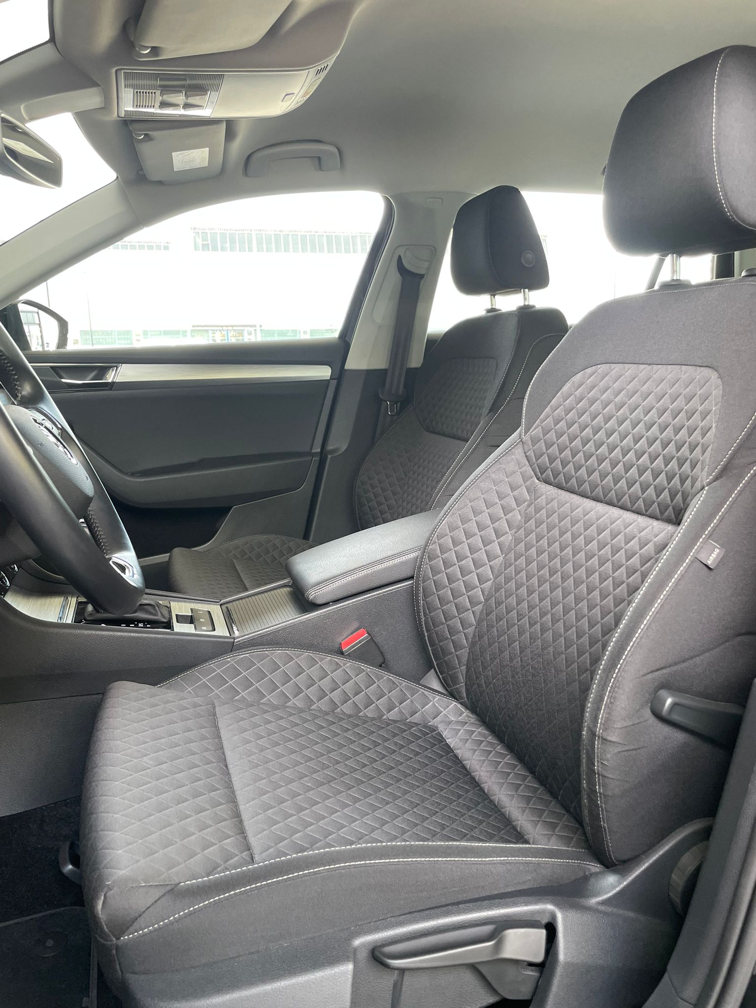 SKODA Superb Combi 2.0 TDI Ambition DSG-5