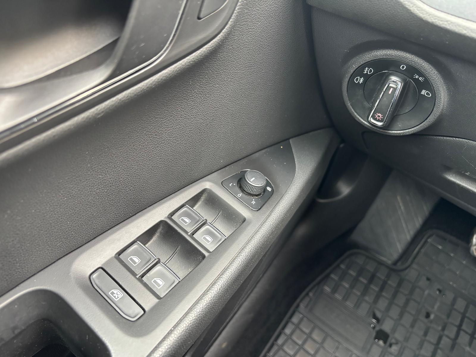 SEAT Leon ST 2.0 TDI FR - 12