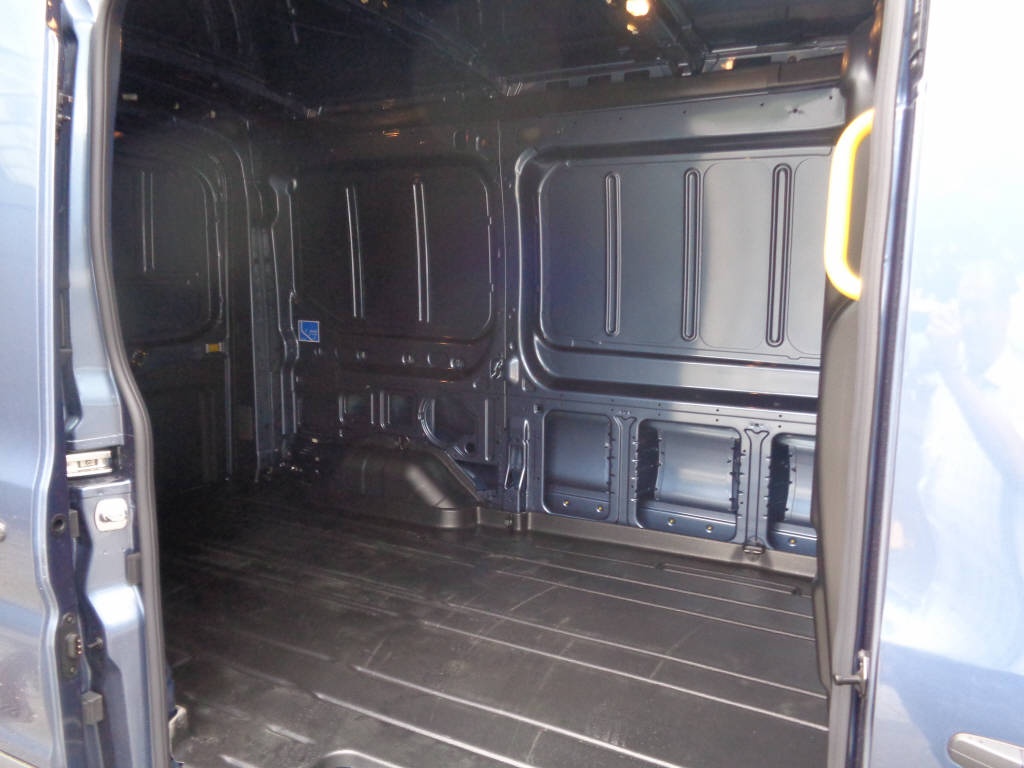 FORD E-Transit Van 350 L2H2 67kWh Trend - 8