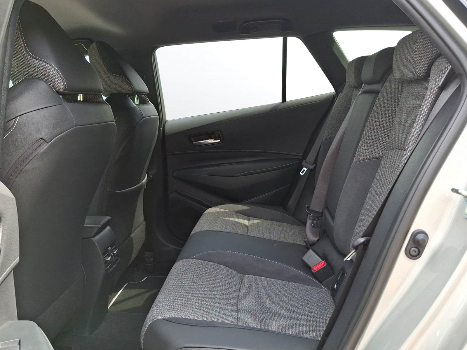 TOYOTA Corolla Touring Sports 2.0 HSD Swiss Edition e-CVT - 12