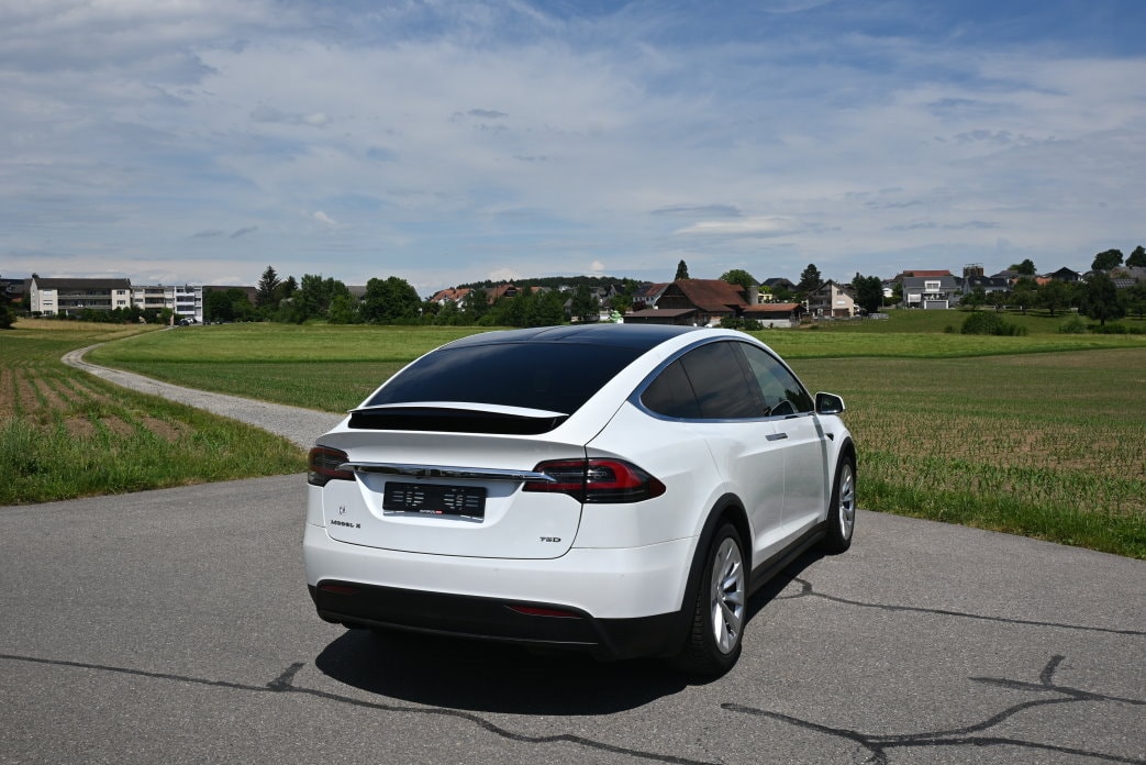 TESLA Model X 75 D - 3