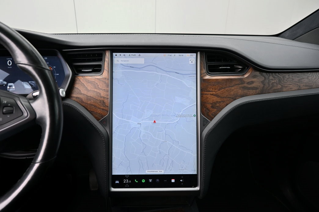 TESLA Model X 75 D - 12