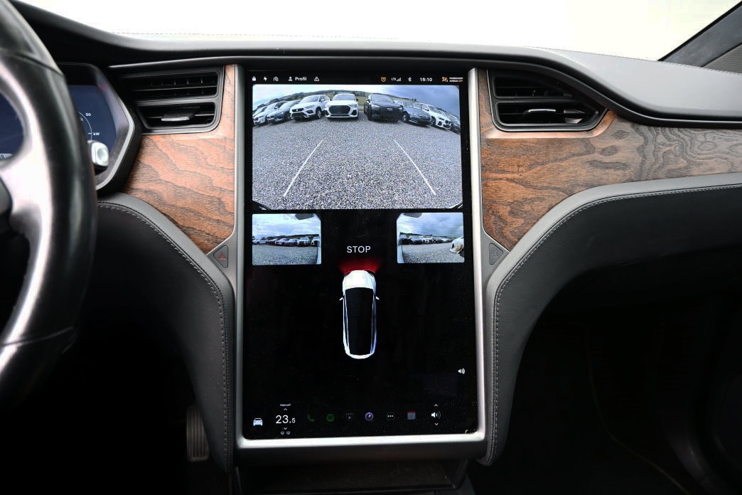 TESLA Model X 75 D - 13