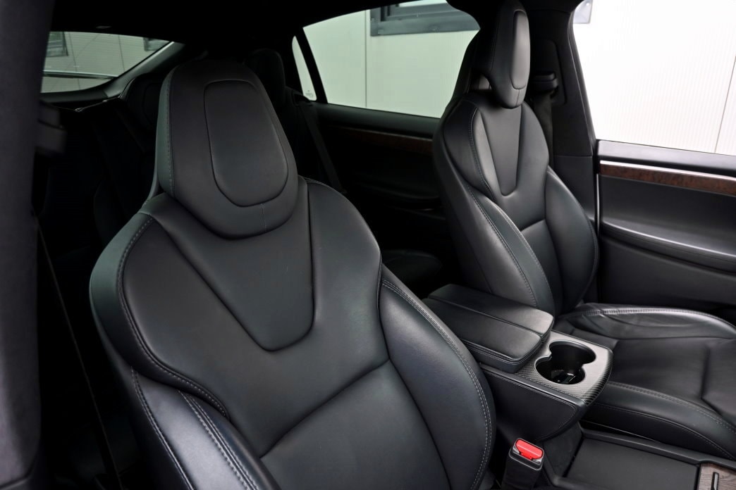 TESLA Model X 75 D - 6