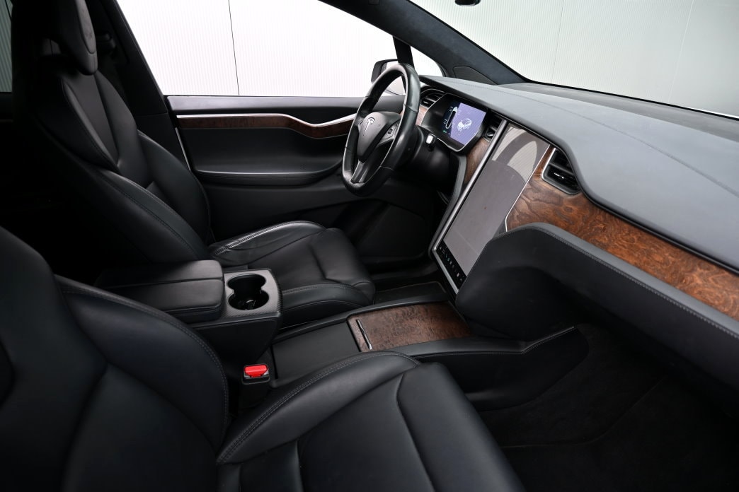 TESLA Model X 75 D - 5