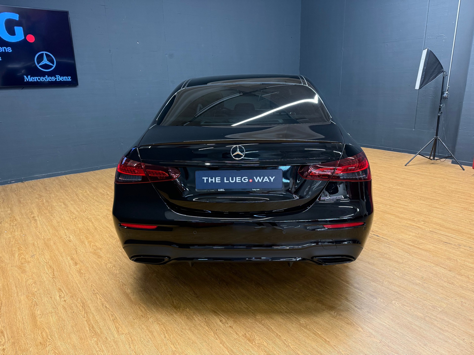 MERCEDES-BENZ E 220 d 4M - SwissStar - AMG / DISTRONIC / 360 Grad Kamera / Soundsystem - 11