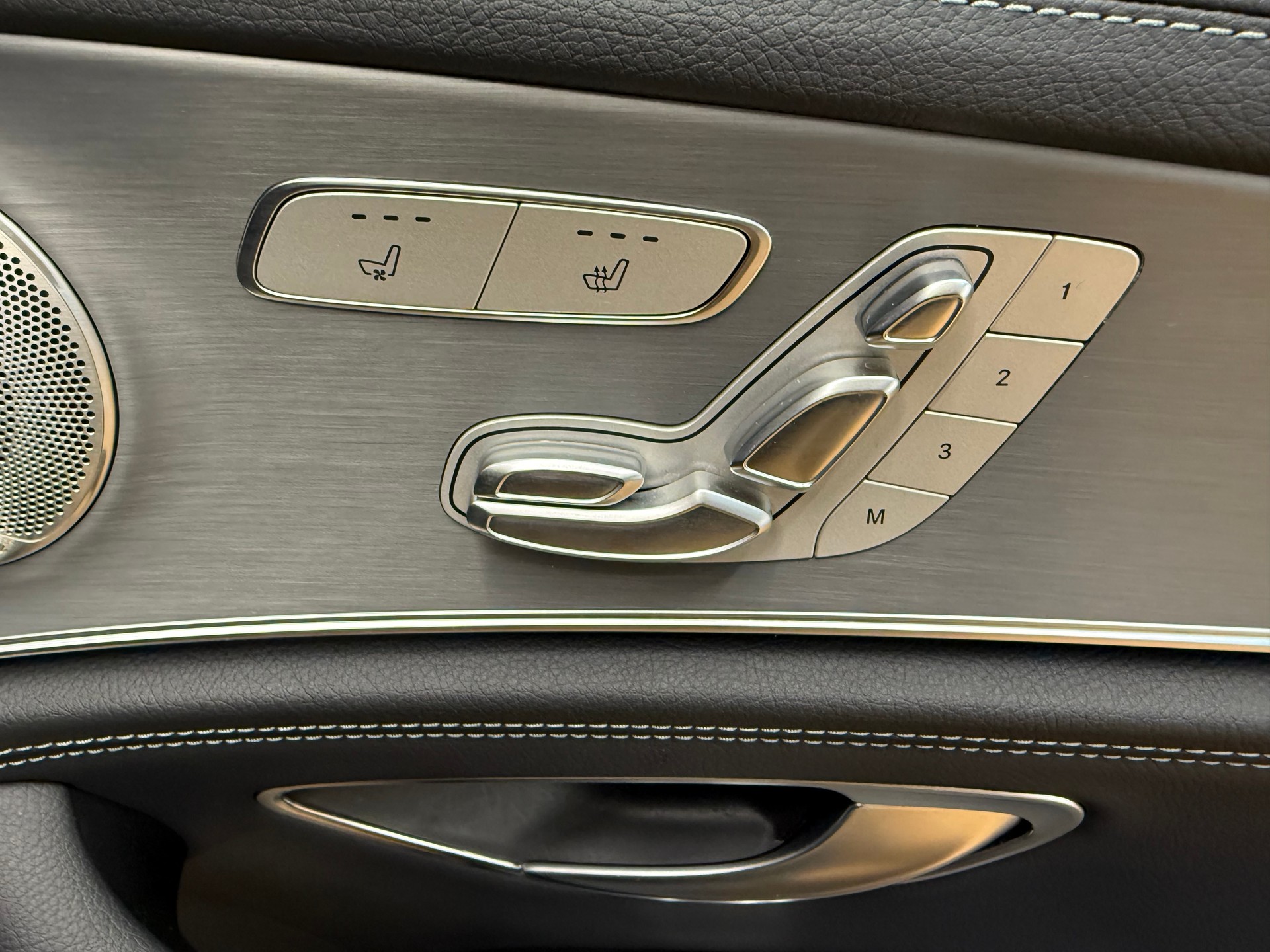 MERCEDES-BENZ E 220 d 4M - SwissStar - AMG / DISTRONIC / 360 Grad Kamera / Soundsystem - 13