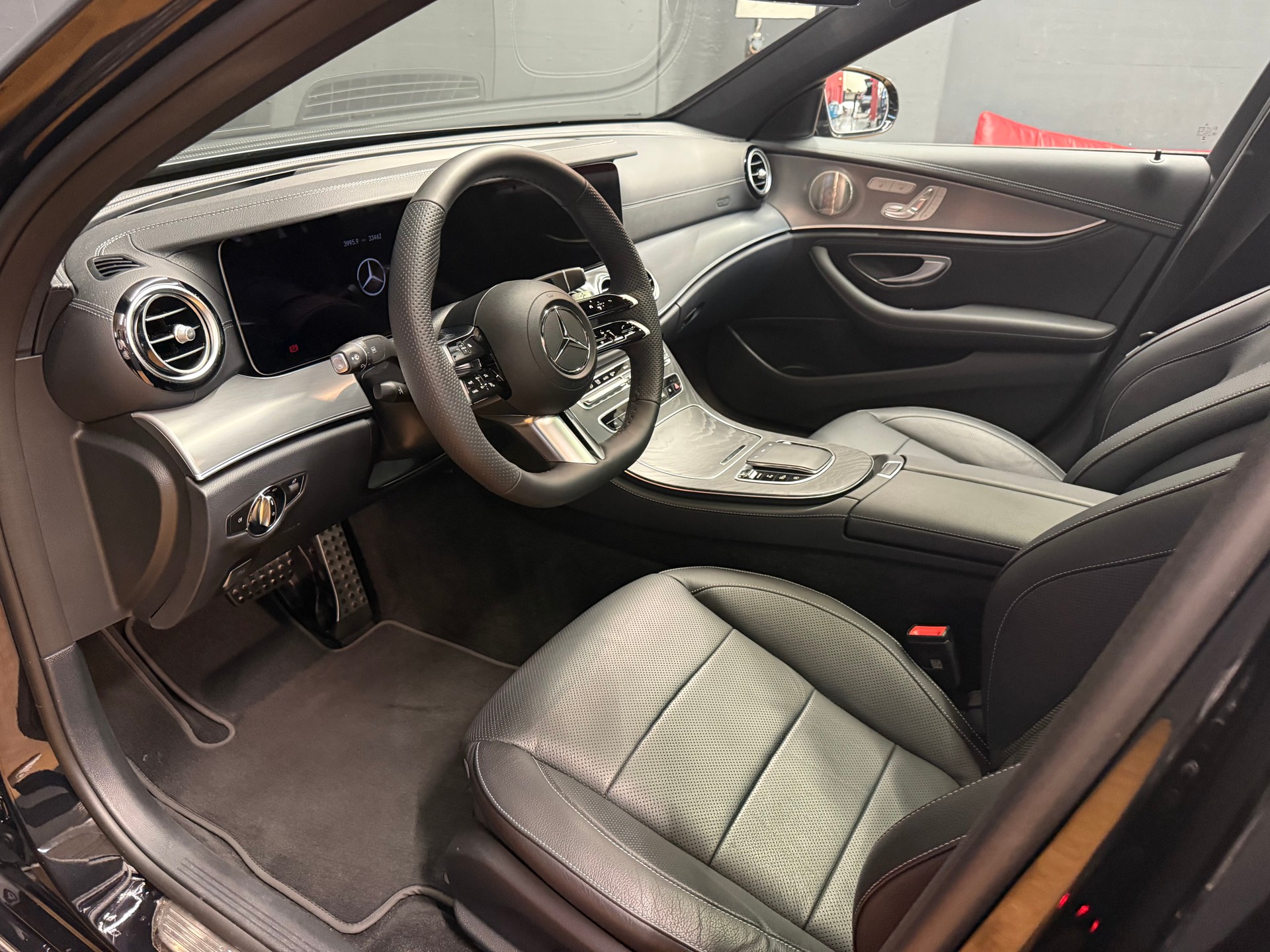 MERCEDES-BENZ E 220 d 4M - SwissStar - AMG / DISTRONIC / 360 Grad Kamera / Soundsystem - 16