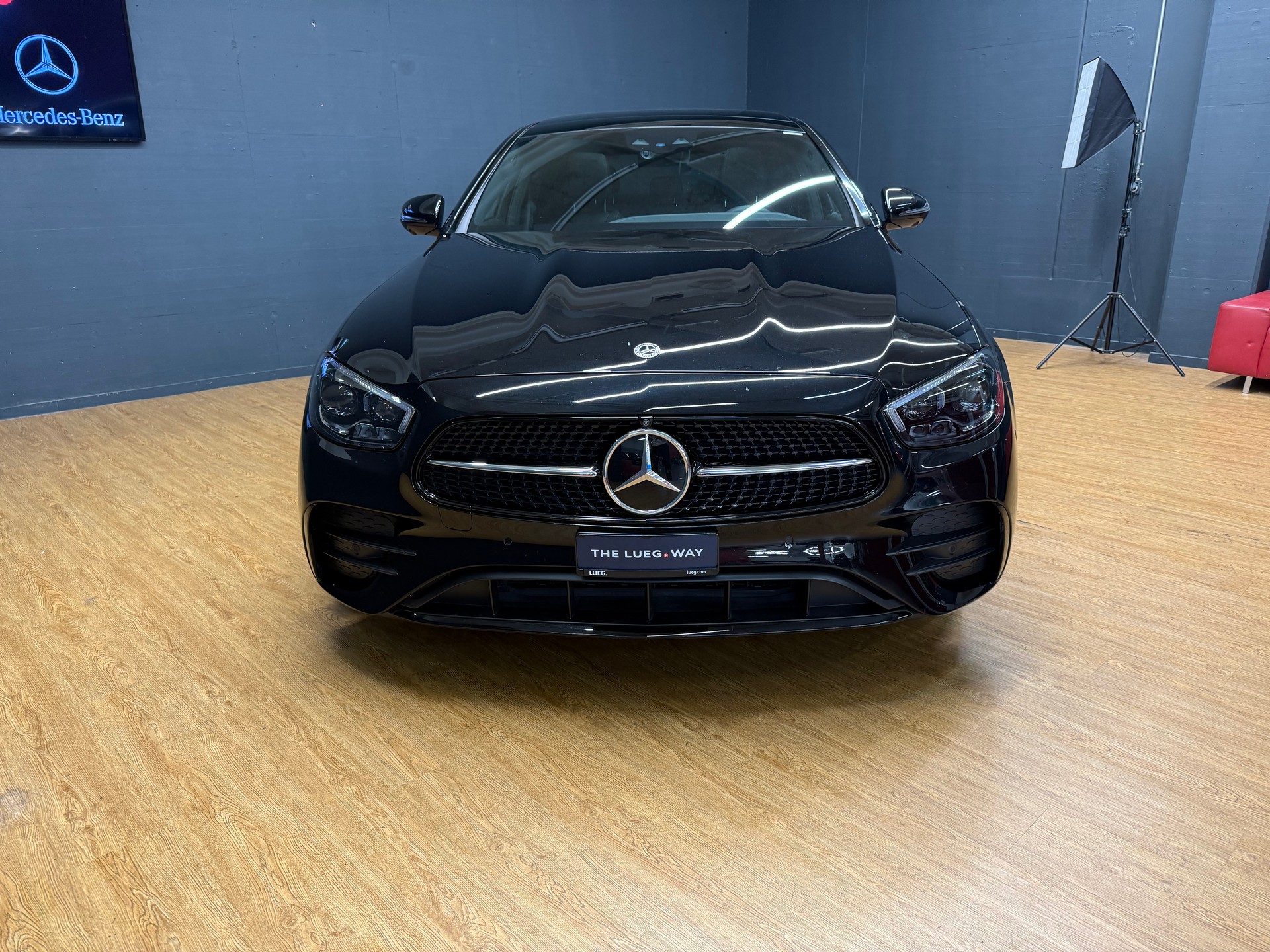 MERCEDES-BENZ E 220 d 4M - SwissStar - AMG / DISTRONIC / 360 Grad Kamera / Soundsystem - 5