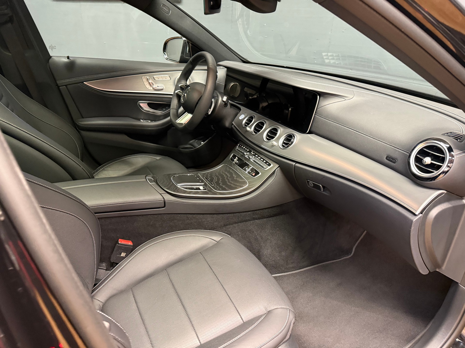 MERCEDES-BENZ E 220 d 4M - SwissStar - AMG / DISTRONIC / 360 Grad Kamera / Soundsystem - 15