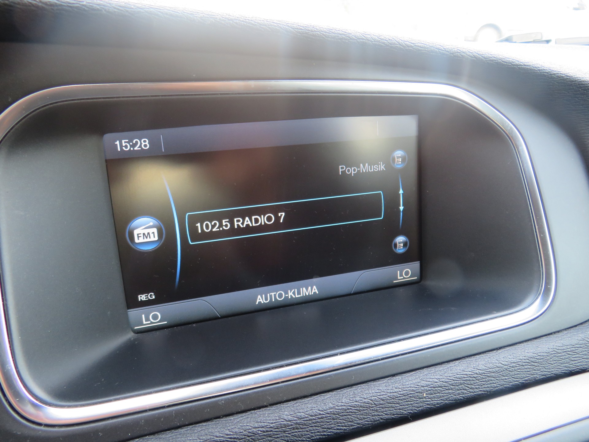 VOLVO V40 D3 Geartronic - 9