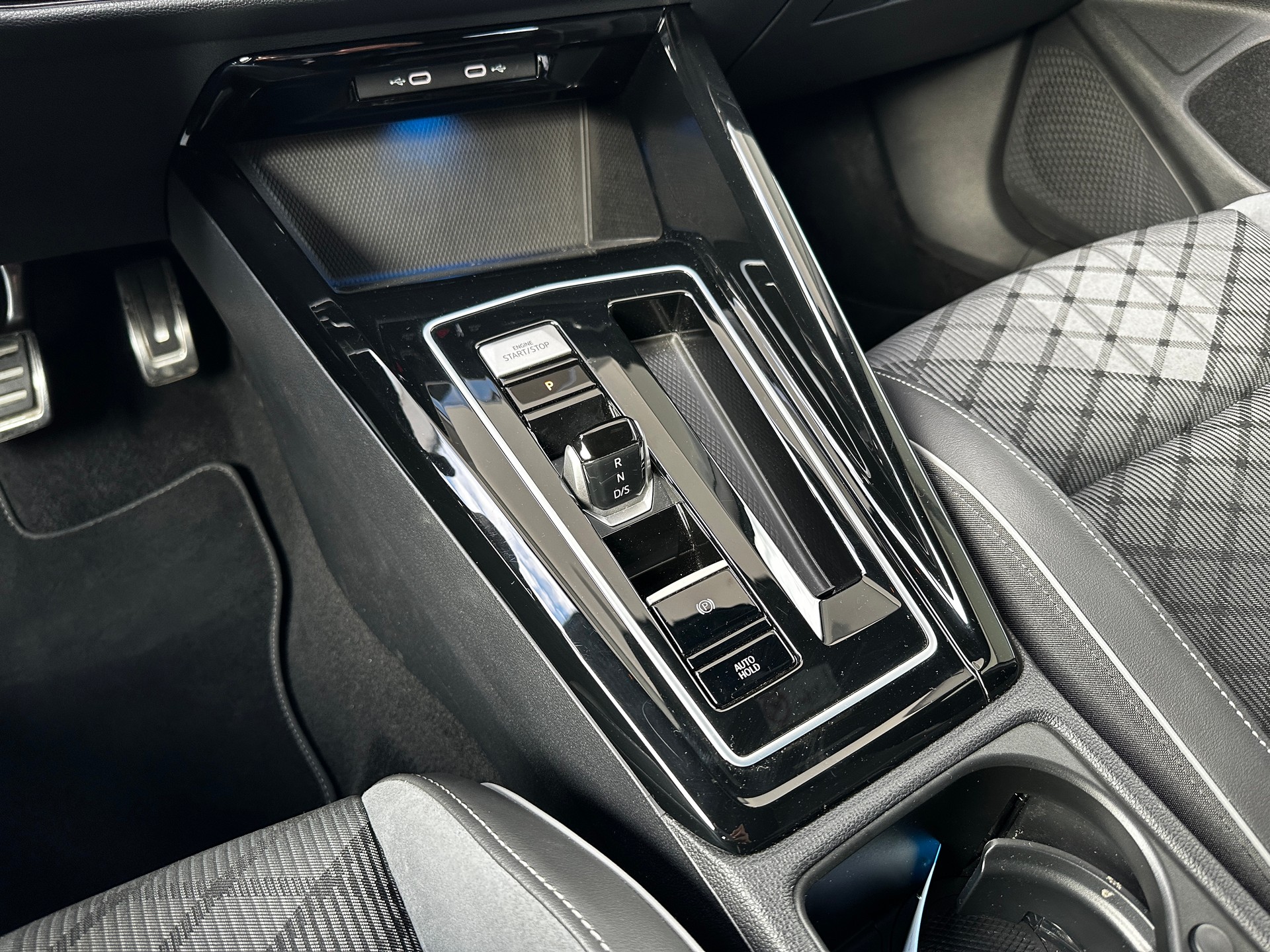 VW Golf 1.5 eTSI  mHEV ACT R-Line DSG - 16