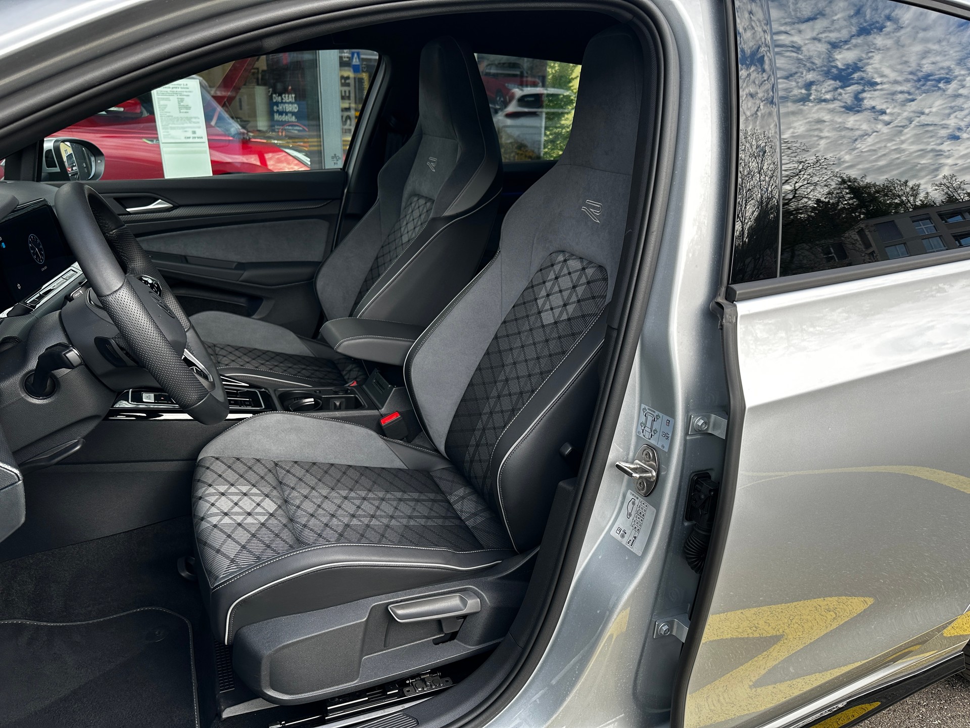 VW Golf 1.5 eTSI  mHEV ACT R-Line DSG - 9