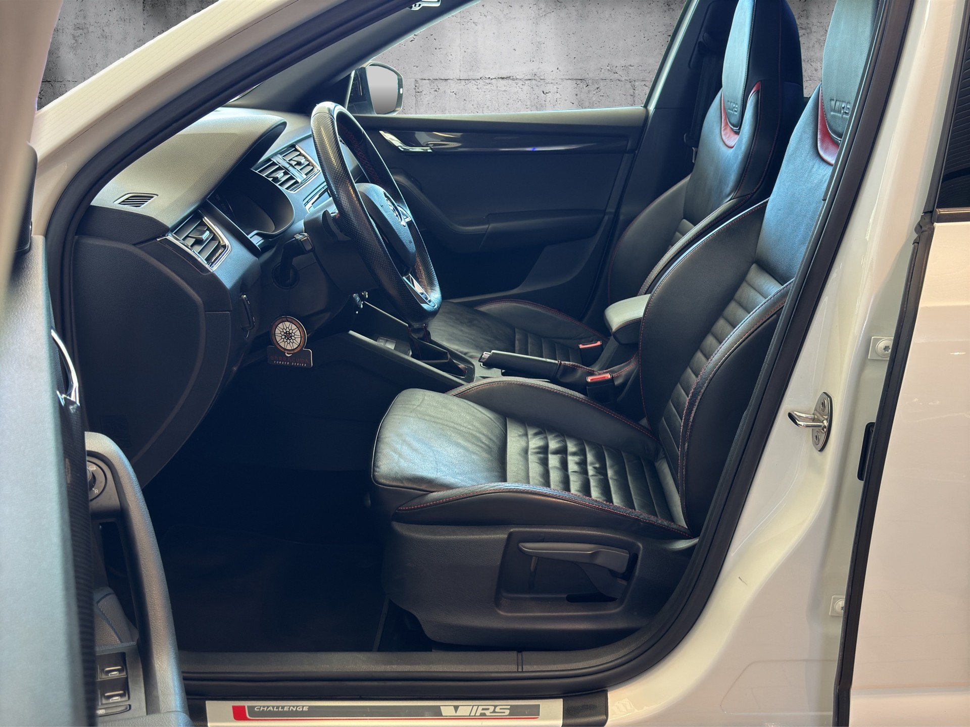 SKODA Octavia Combi 2.0 TDI RS DSG - 8