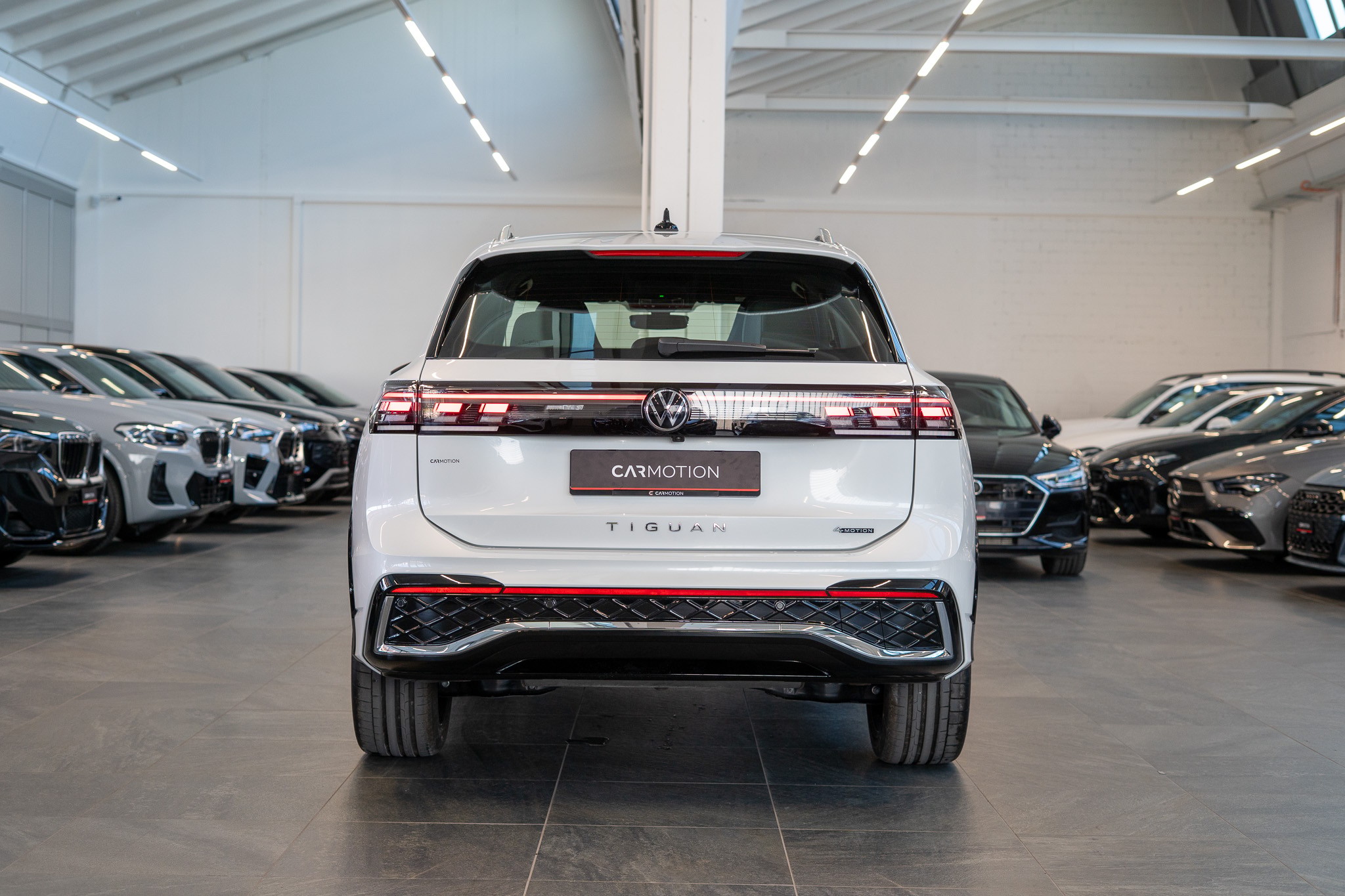 Tiguan 2.0 TSI R-Line DSG 4motion / Rückfahrkamera / Massagesitze / Ambientebeleuchtung