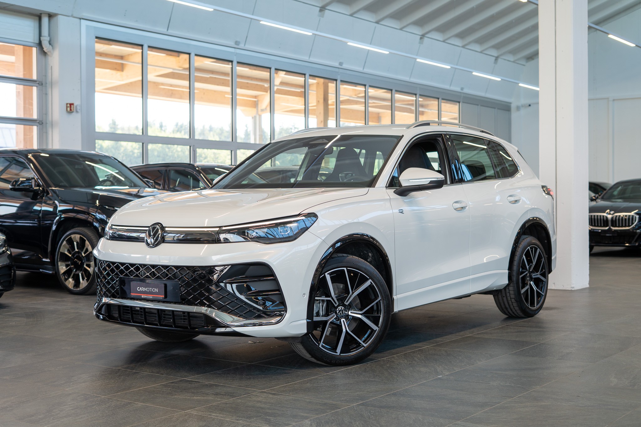 Tiguan 2.0 TSI R-Line DSG 4motion / Rückfahrkamera / Massagesitze / Ambientebeleuchtung