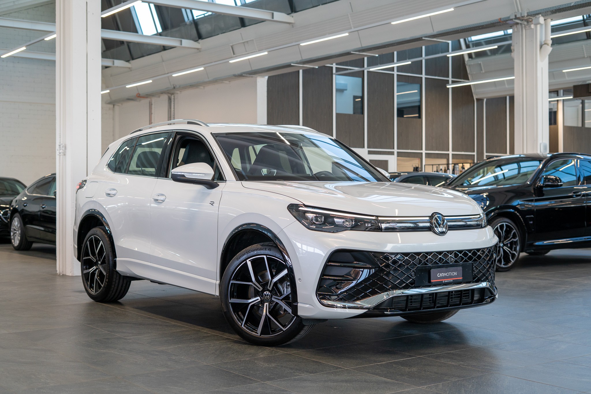 Tiguan 2.0 TSI R-Line DSG 4motion / Rückfahrkamera / Massagesitze / Ambientebeleuchtung