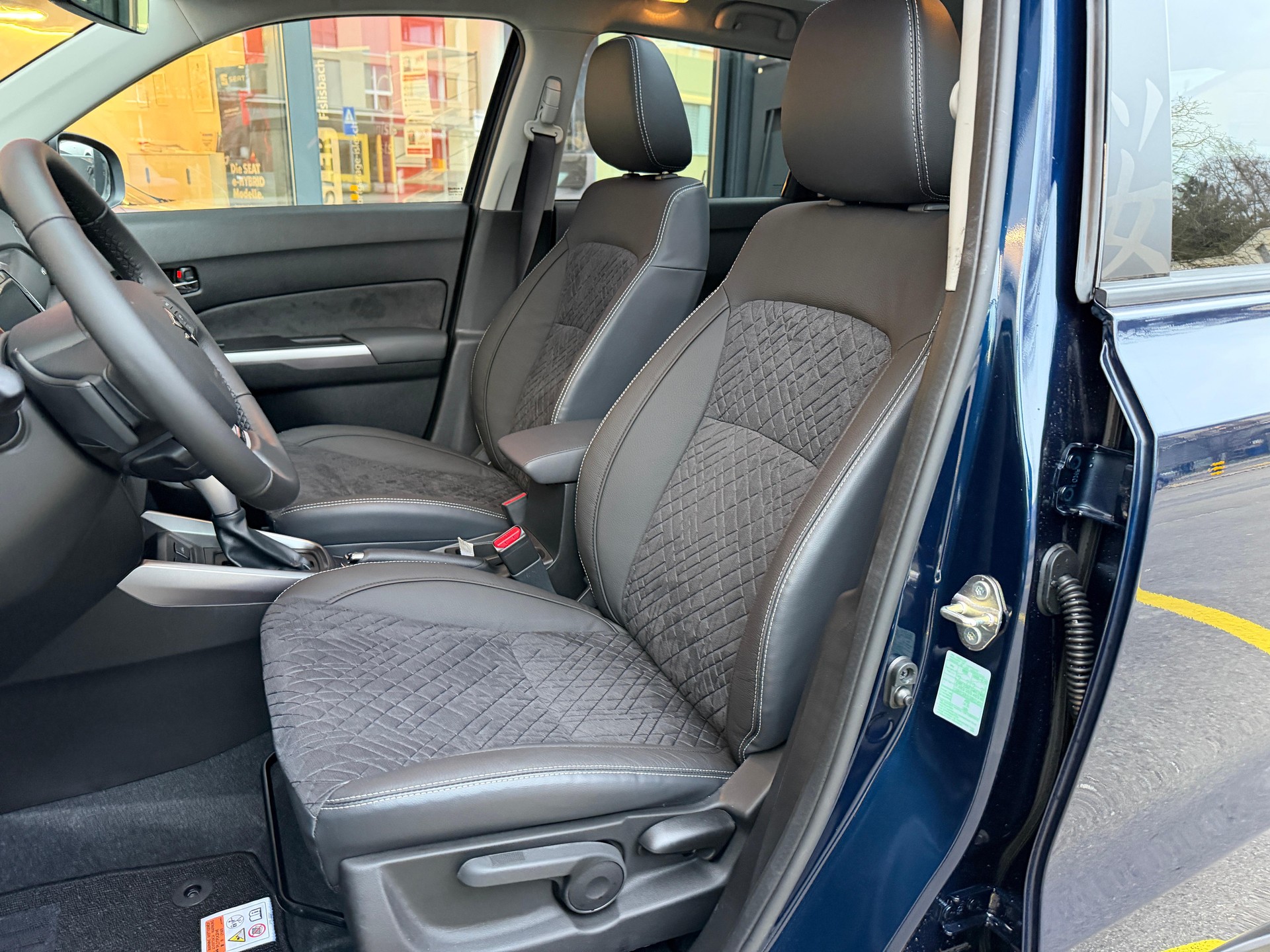SUZUKI Vitara 1.4 T Sakura Top Hybrid 4x4 - 9
