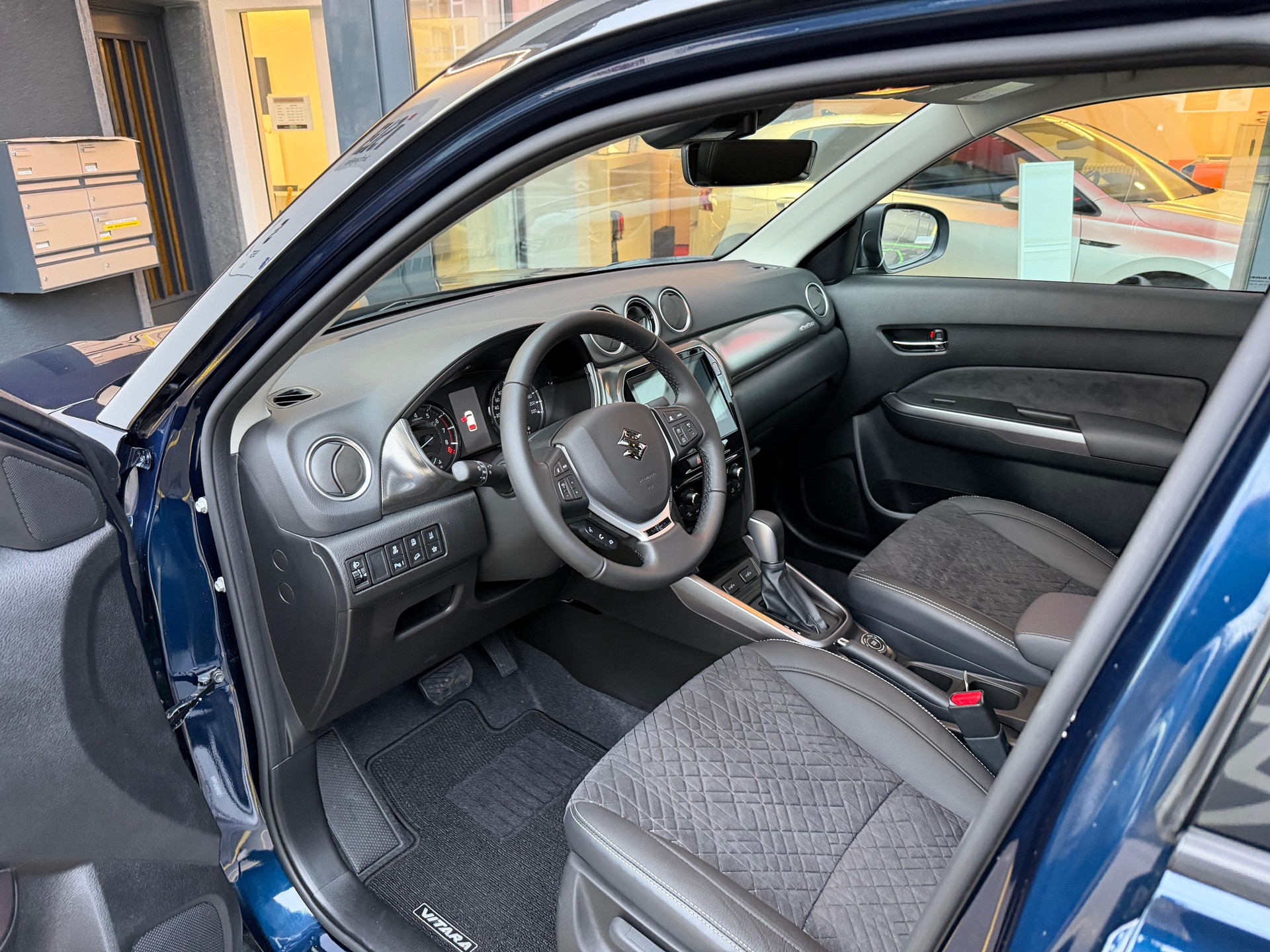 SUZUKI Vitara 1.4 T Sakura Top Hybrid 4x4 - 11