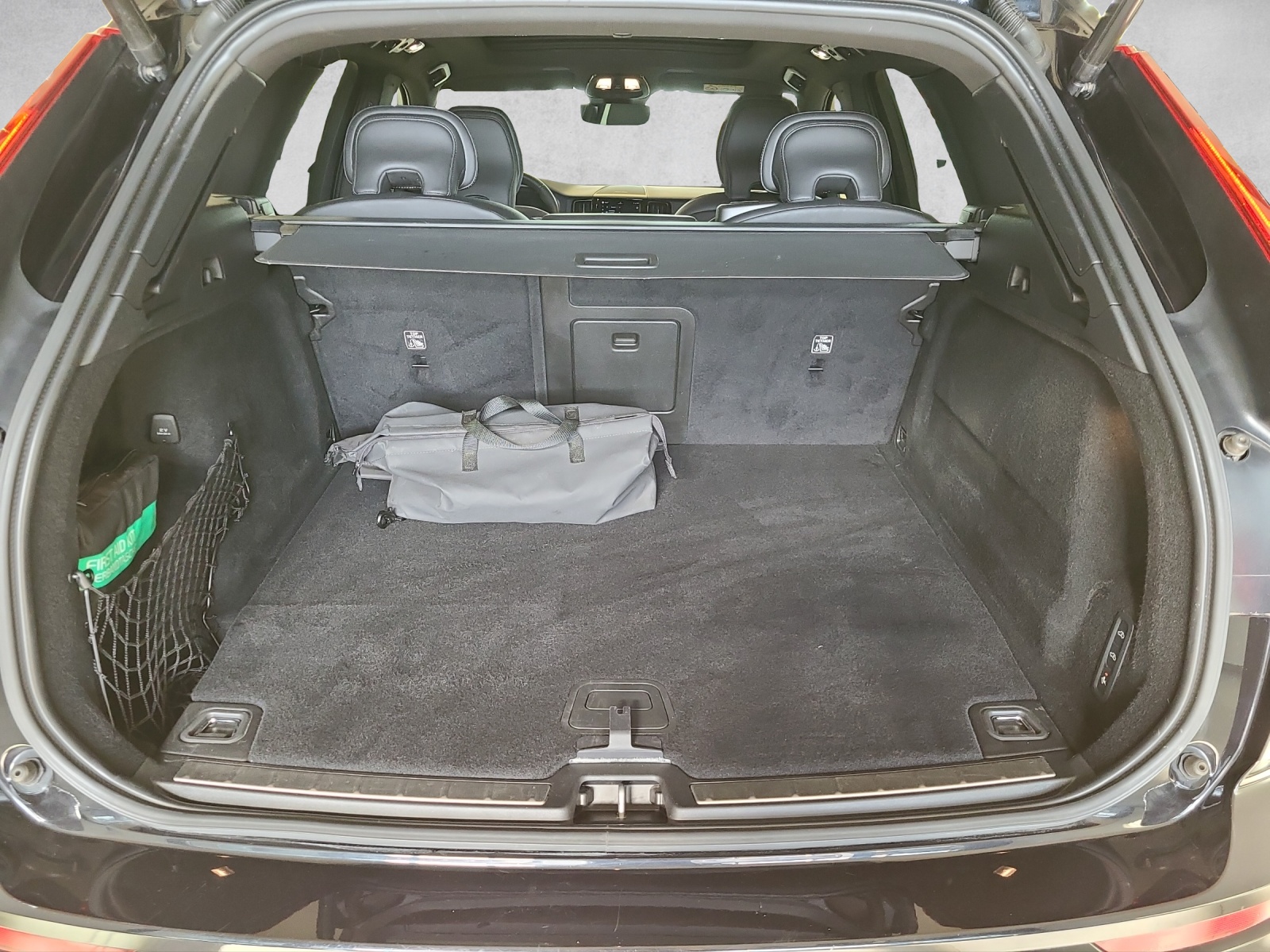 VOLVO XC60 T8 eAWD R-Design Geartronic - 14