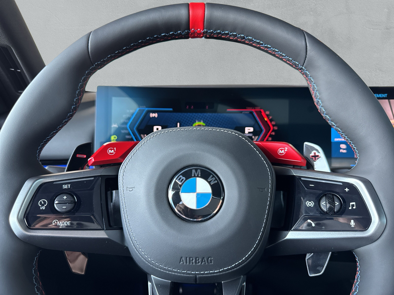 BMW M5 xDrive - 23